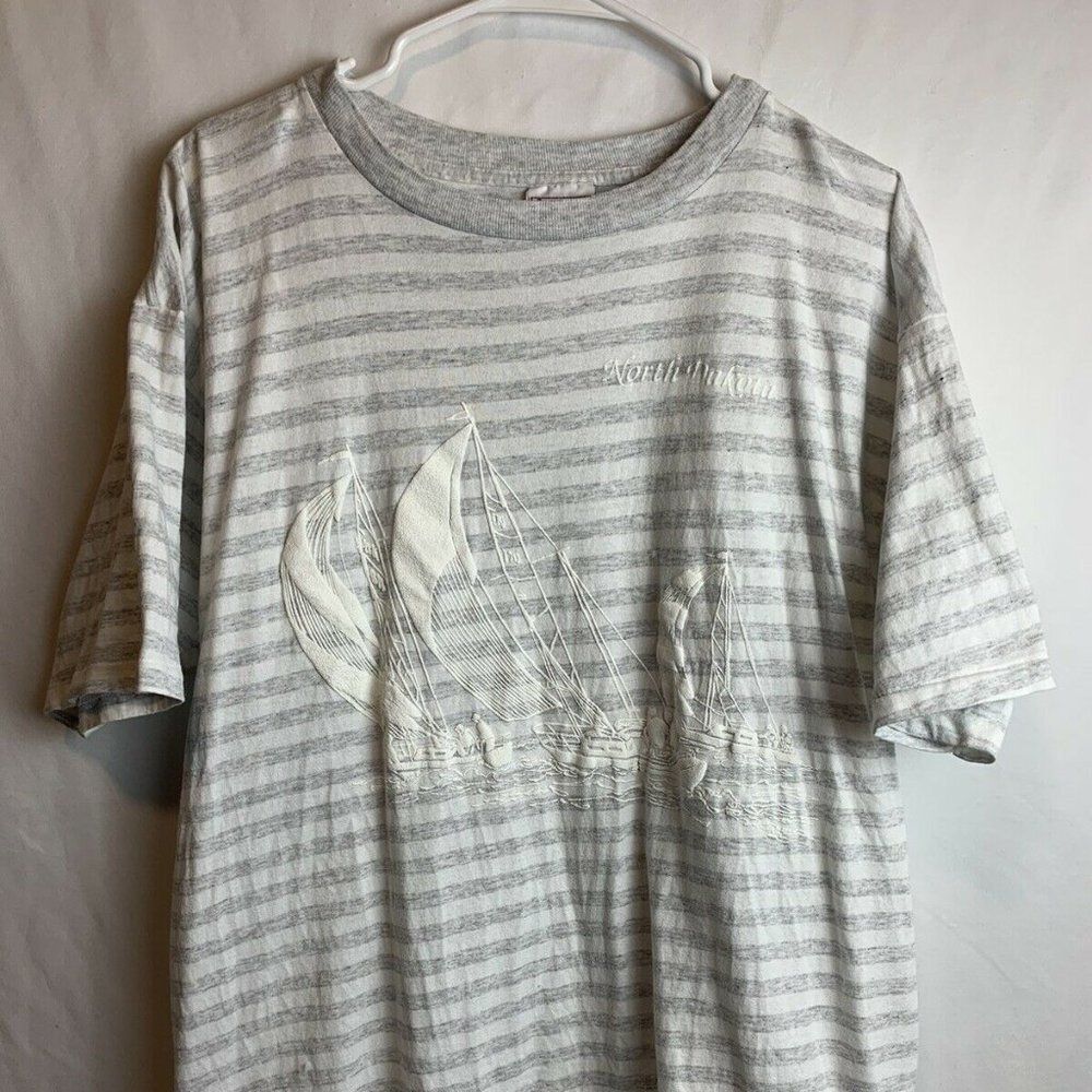 Vintage Premier Sportswear White Heather Grey Striped Men’s South Dakota T-Shirt